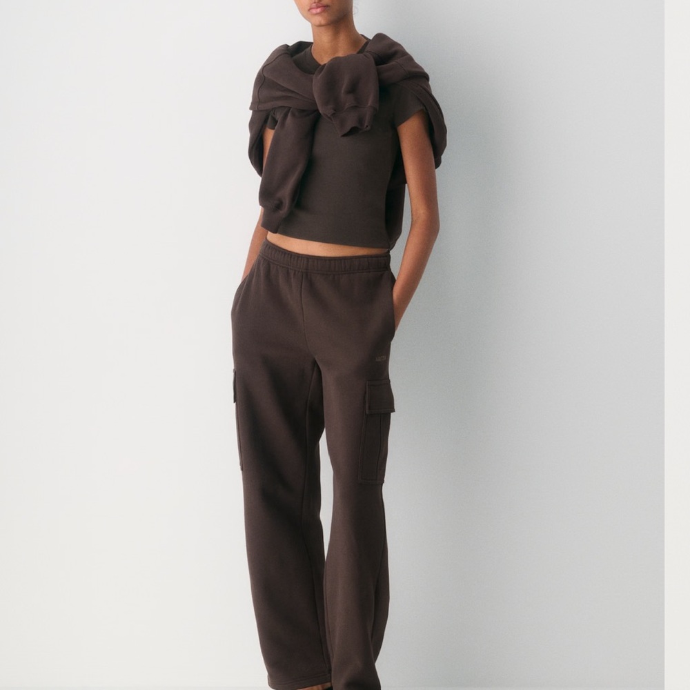 NWT’S ARITZIA SWEATFLEECE MEGA CARGO JOGGERS!